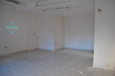 Locale Comm, Ufficio, Deposito Via Cilea Aversa