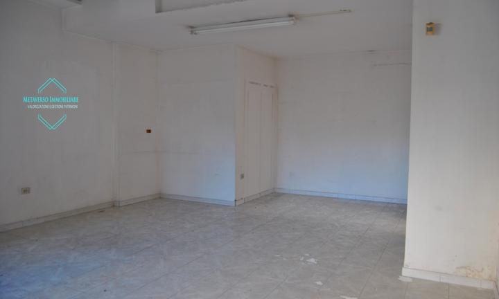 Locale Comm, Ufficio, Deposito Via Cilea Aversa
