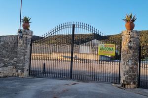 Serre idroponiche + masseria da ristrutturare