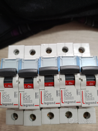 Interruttori unipolari legrand