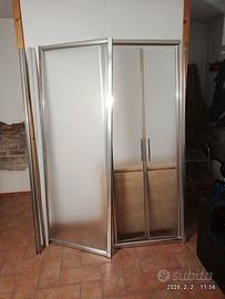 Box doccia angolare con lato fisso e porta 2 ante