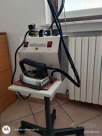 Ferro da stiro con caldaia con piantana