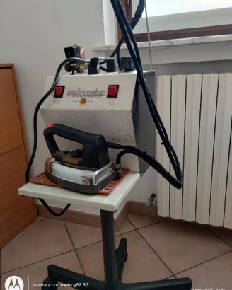 Ferro da stiro con caldaia con piantana