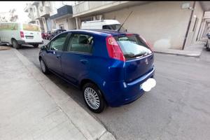 Fiat grande punto multijet di persona anziana