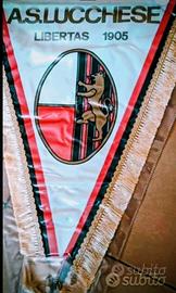 Fascicolo gagliardetto Lucchese anni 80