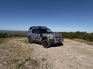 Land Rover Discovery off road