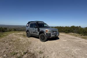 Land Rover Discovery off road