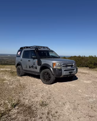 Land Rover Discovery off road