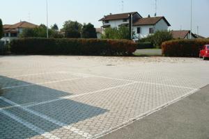 Magazzino C/2 di 450 mq - fronte strada