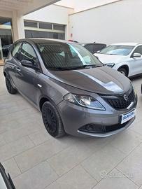 Lancia Ypsilon 1.0 FireFly S&S Hybrid Silver 2023