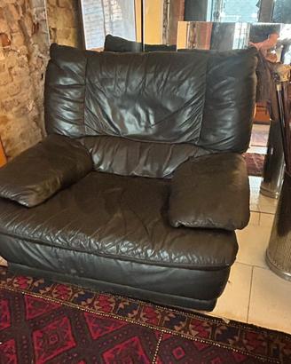 Poltrona in pelle nera