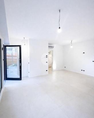 NEGOZIO A SCANZOROSCIATE