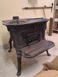 stufa in ghisa primo novecento