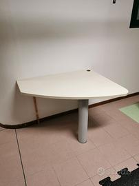 scrivania con sontegno tubolare
