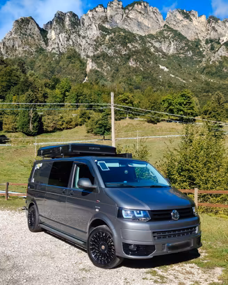 Volkswagen T5 CamperVan Black Edition 