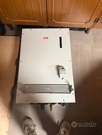 Inverter fotovoltaico ABB React ibrido