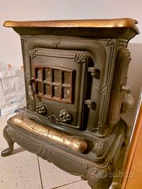 stufa a legna antica in ghisa