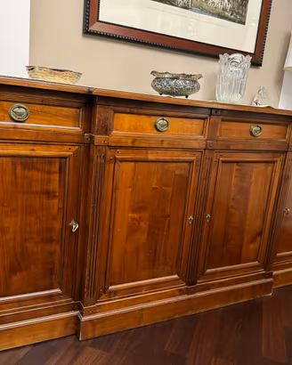 Credenza in legno di ciliegio con ante e cassetti