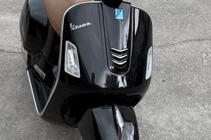 Vespa GTS 125 con bauletto
