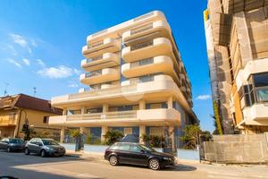 2 LOCALI A ALBA ADRIATICA