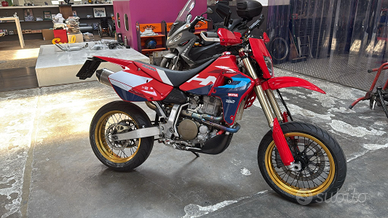 Honda XR 650 R doppia omologazione motard/enduro