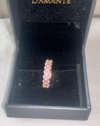Anello con pietre rosa