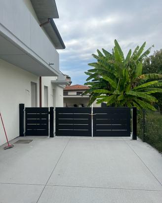 Cancello, ringhiere, porte, arredamento in ferro