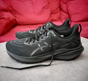 Paio nero scarpe da running. Asics. No. 40.5