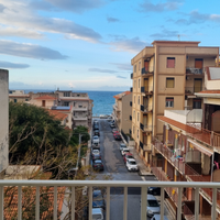 Luminoso appartamento Spadafora vista mare