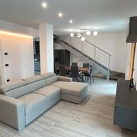 Divano a penisola e/o mobile di soggiorno