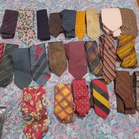 Lotto 62 cravatte uomo vintage e moderne