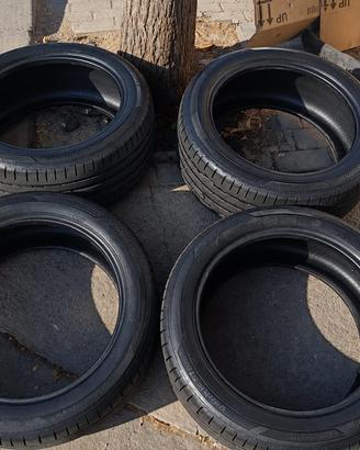4 pneumatici Hankook 245/45 R18 – battistrada 70%