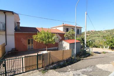 3 LOCALI A PISCIOTTA