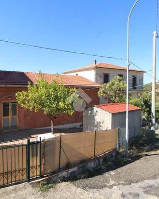 3 LOCALI A PISCIOTTA