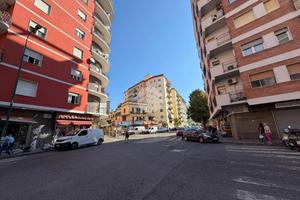 3 LOCALI A NAPOLI