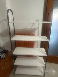 Scaffale a ripiani