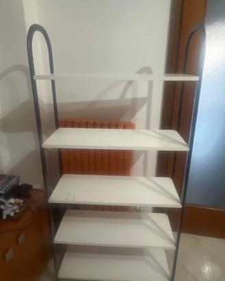 Scaffale a ripiani