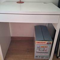 scrivania ikea micke