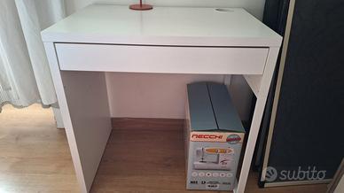 scrivania ikea micke