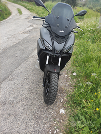 Aprilia SR GT Michelin Anakee Street