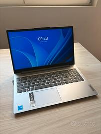 Lenovo IdeaPad Slim 3 15IRH8 i5 16GB RAM 1TB SSD