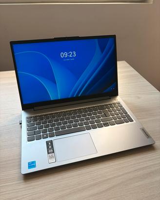 Lenovo IdeaPad Slim 3 15IRH8 i5 16GB RAM 1TB SSD