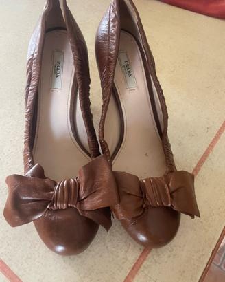 Scarpe tacchetto con fiocco Prada