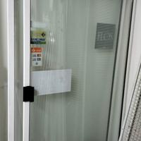 Portafinestra scorrevole per negozio con vetrina