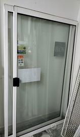 Portafinestra scorrevole per negozio con vetrina