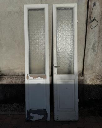 Porta antica in legno e vetro smerigliato