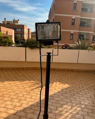 Faretto da esterno con treppiedi regolabile