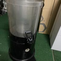 Contenitore con spillatrice per bevande fresche