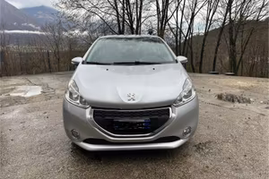 Peugeot208