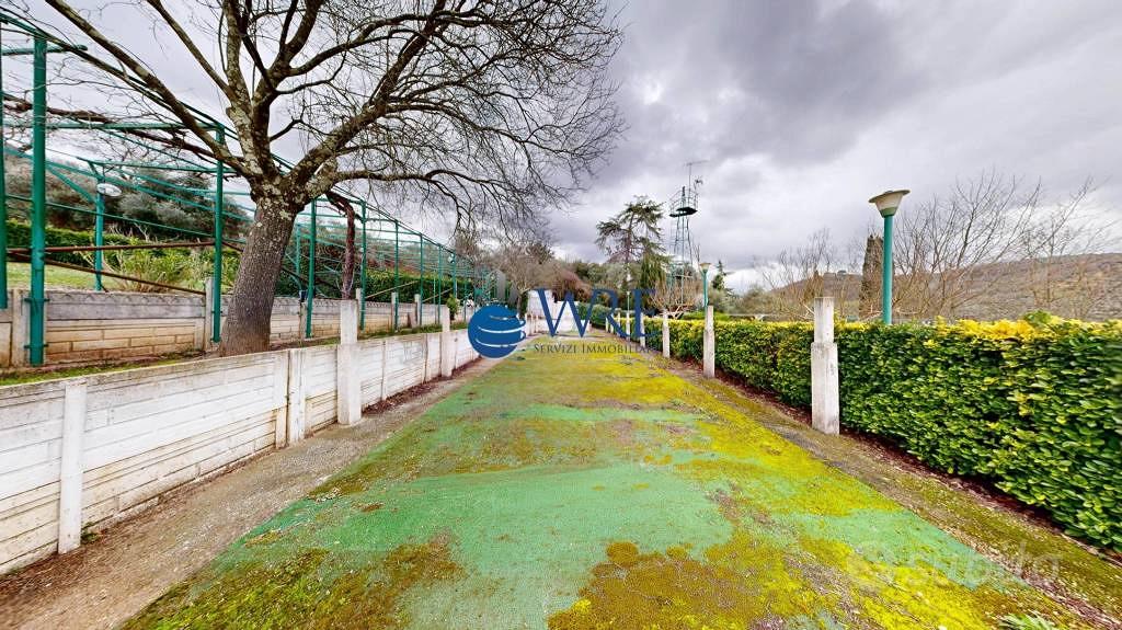 Rustico / Casale di 2392 m² con 3 locali e box aut - Altro